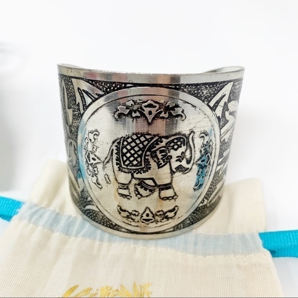 SHIRALEAH Silver Tone ELEPHANT CUFF BRACELET - Picture 2 of 8